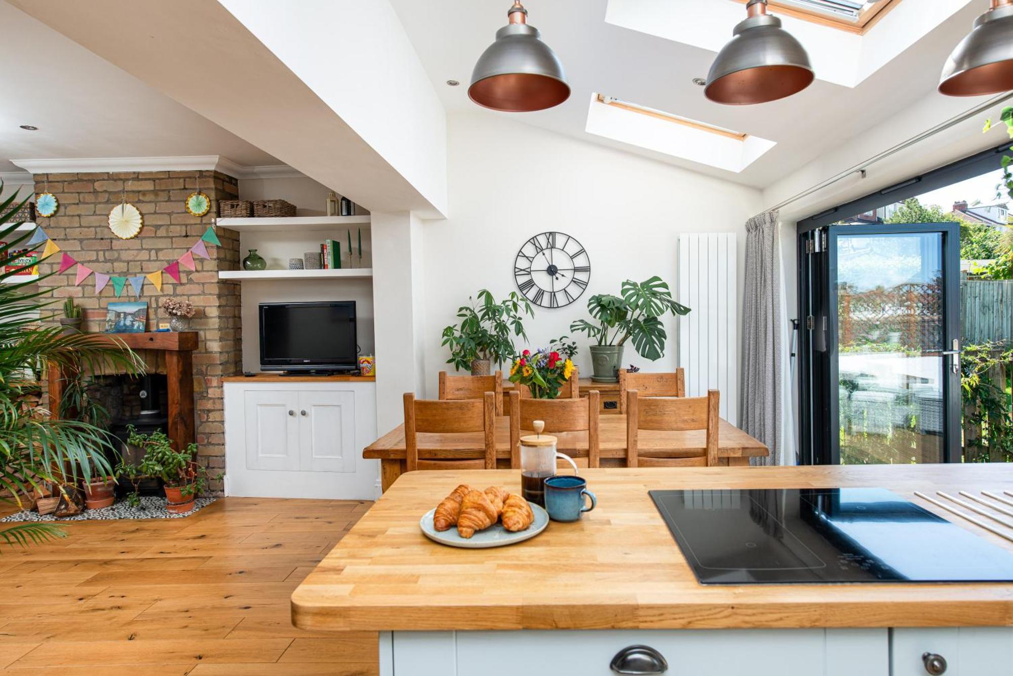Charming Family Home With Stoves, Garden & Parking Bristol Exterior photo
