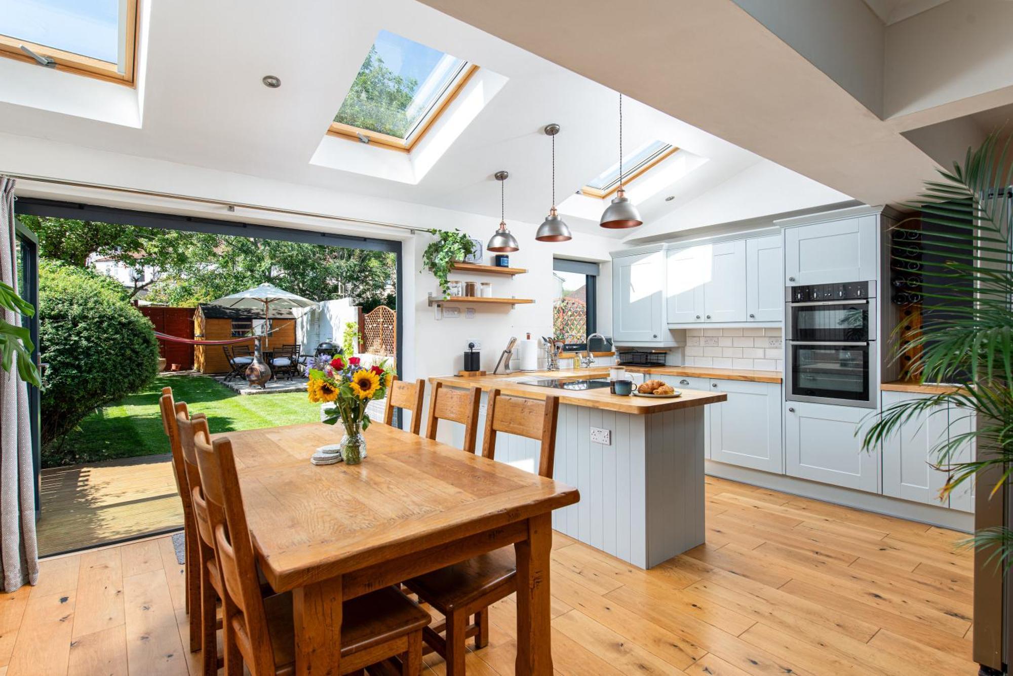 Charming Family Home With Stoves, Garden & Parking Bristol Exterior photo